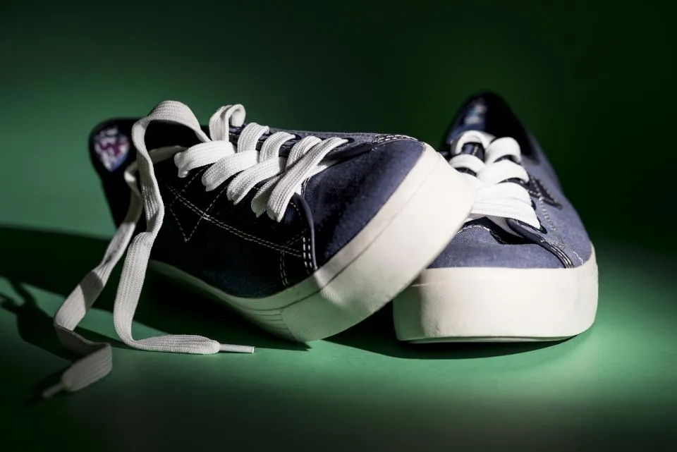 Retro Runner Sneaker — Navy (EU 43)